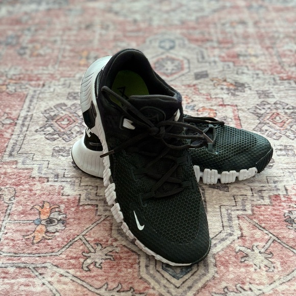 Nike Shoes - Nike Free Metcon 4